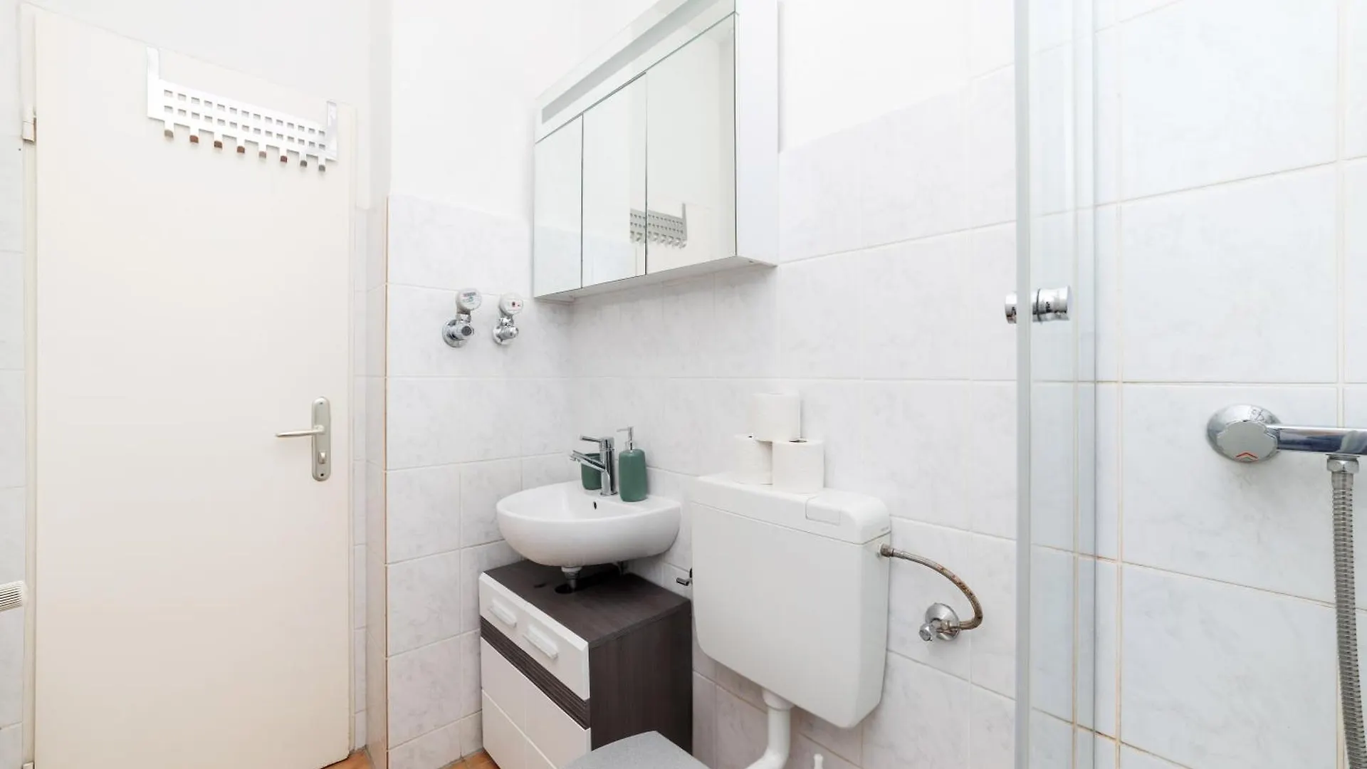 Big Central City 6Rooms Aprt Kurfuerstendamm ベルリン 0*,  ドイツ
